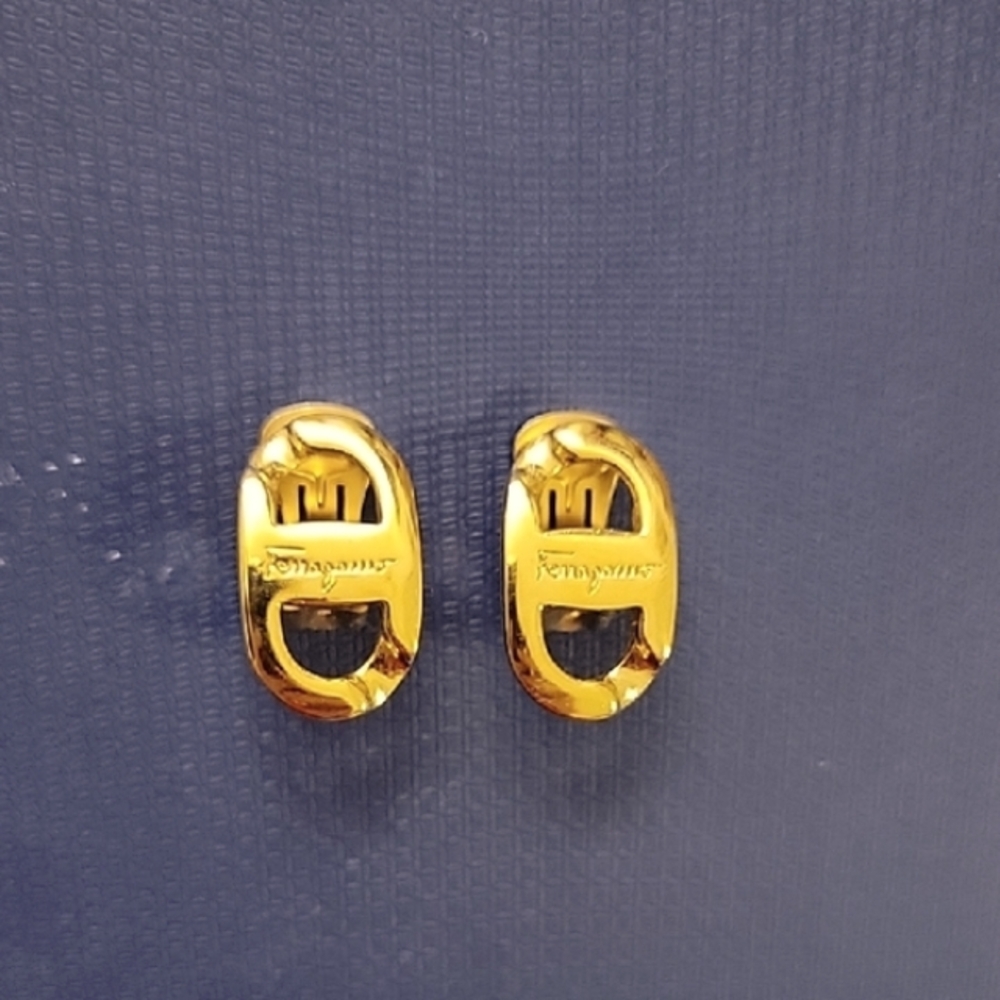 ⭐️Salvatore Ferragamo Made In Italy Stamped Gold Minimalist Clip-on Earrings